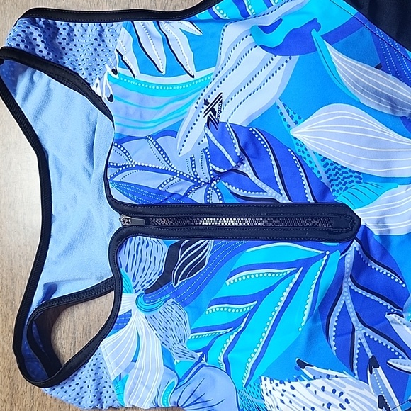 NWT ZeroXposur Swim Top - Picture 2 of 9